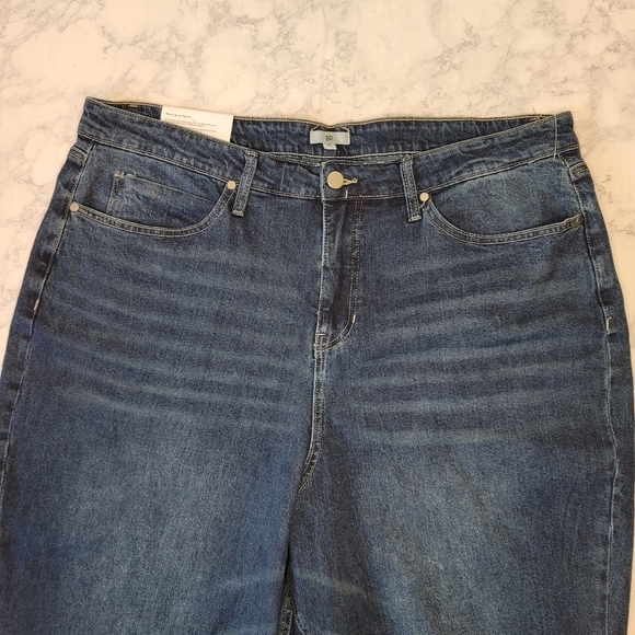 BP High Rise Mom Jean Dark Wash Distressed 18 - Picture 3 of 13